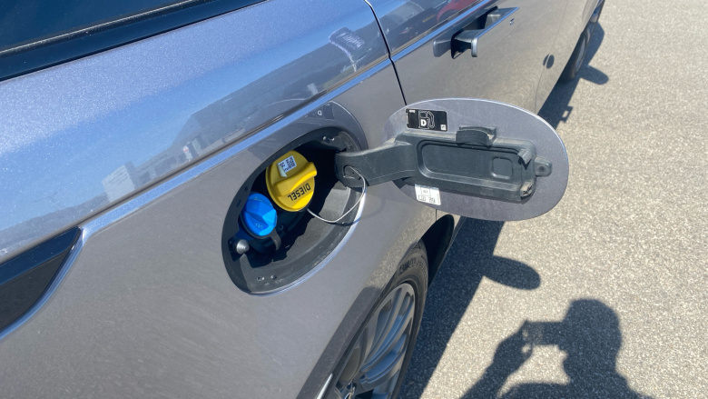 Land Rover Range Rover Velar 3.0 D300 MHEV R-Dynamic SE 5dr Auto Diesel Estate